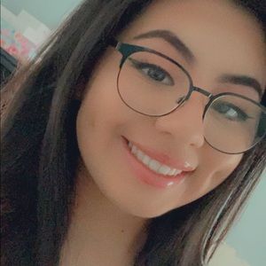 Meet your Posher, Elvia